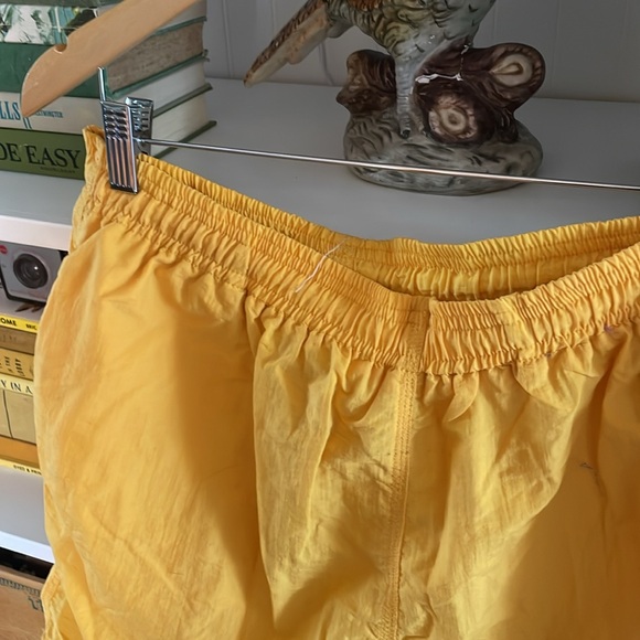 Fun yellow shorts - Picture 2 of 5